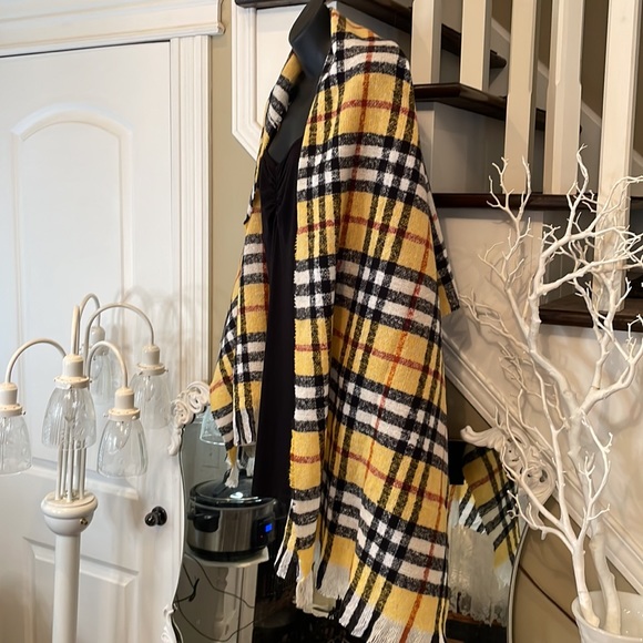 BNWT Perfect Big Scarf, Shawl, Wrap - Picture 8 of 8